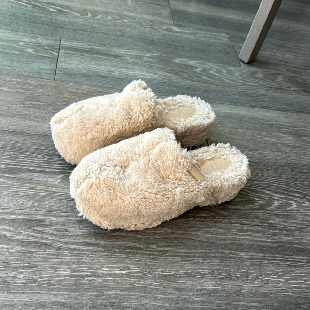 Cozy Cream Fuzzy Women's Slippers
